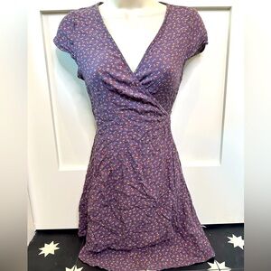 AE wrap dress, floral, lightweight, perfect weekend wear, small